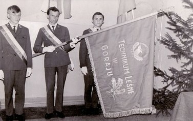 48a-pierwszy sztandar szkoły 30.04.1966